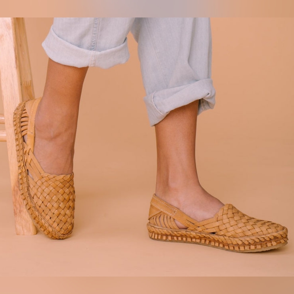 NWOB Mohinders Woven Flat in Honey - Picture 2 of 15